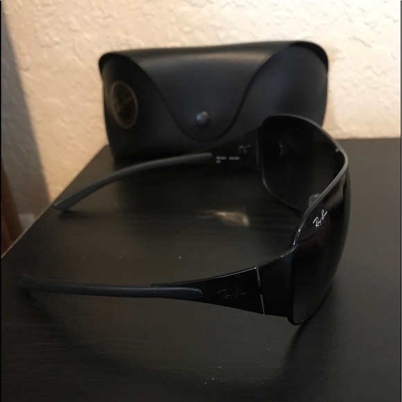 Ray Ban Sunglasses with case! - Picture 3 of 3